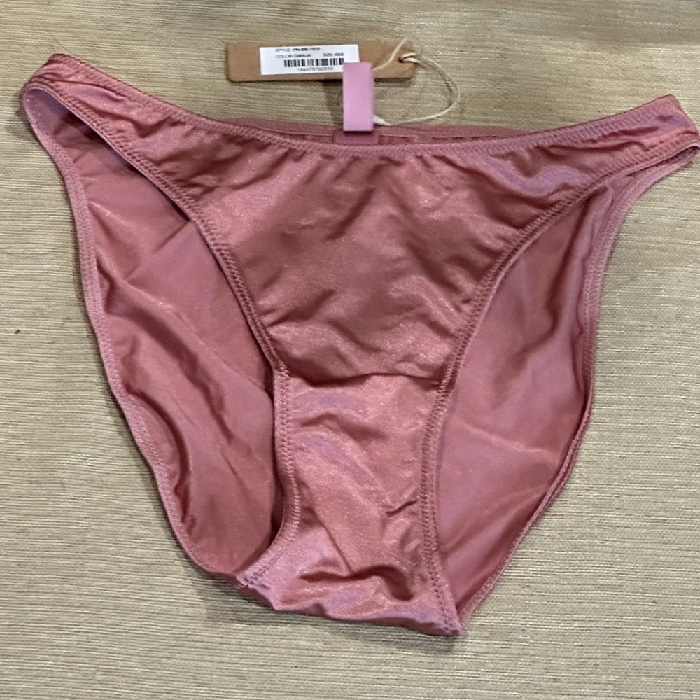 Nwt 🌺 SKIMS 🌺 STRETCH SATIN BIKINI Sz: XXS NWT Color: Dahlia